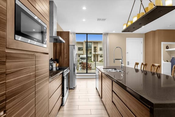 3 Bedrooms/ 3.5 Bathrooms/ Magic Village (7584 BD)