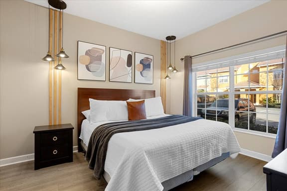 4 Bedrooms / 3 Bathrooms / Paradise Palms (8974 MP)