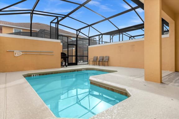 4 Bedrooms / 3 Bathrooms / Paradise Palms (8976 MP)