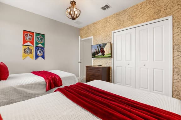 6 Bedrooms/ 5 Bathrooms/ Champions Gate (9223SH)