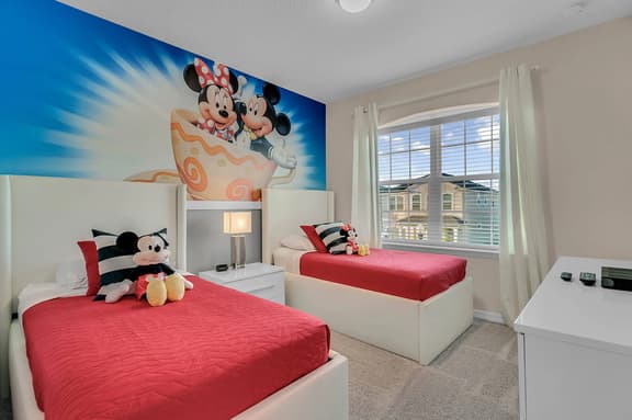 5 Bedrooms / 5.5 Bathrooms / Solara (9026 PC)