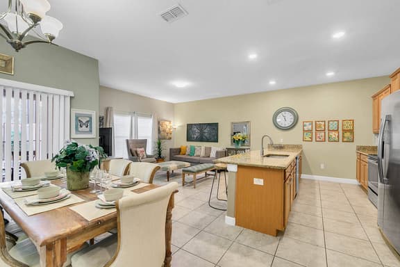 4 Bedrooms / 3 Bathrooms / Storey Lake (4827 CT)