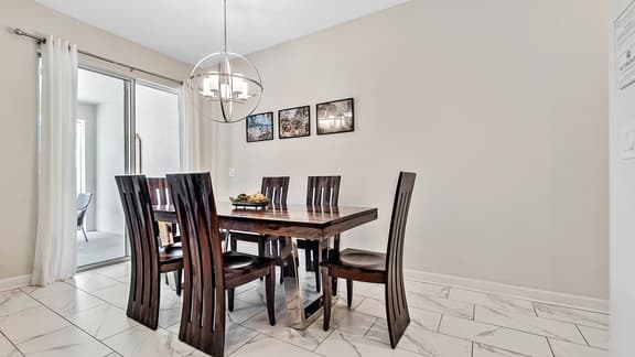 4 Bedrooms / 3 Bathrooms / Storey Lake (4925 WA)