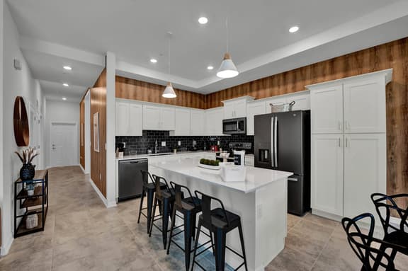 2 Bedrooms/ 2 Bathrooms/ Storey Lake (3191-405 PC)