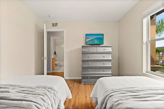 4 Bedrooms/ 3.5 Bathrooms / Regal Palms (203 LM)