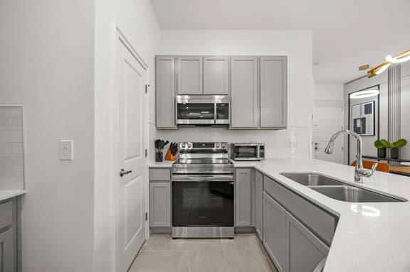 5 Bedrooms/ 5 Baths/ Paradiso Grande (10299 ET)
