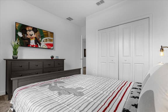 6 Bedrooms / 5 Bathrooms / Storey Lake (2664SS)