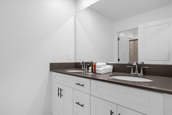 4 Bedrooms/ 3 Bathrooms/ Storey Lake (2621 SS)