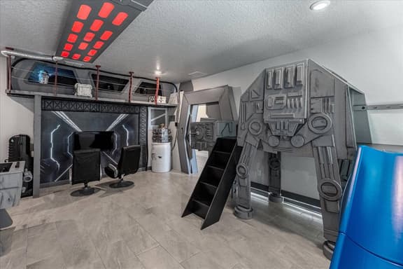 9 Bedrooms / 5 Bathrooms / Storey Lake (2877 SC)