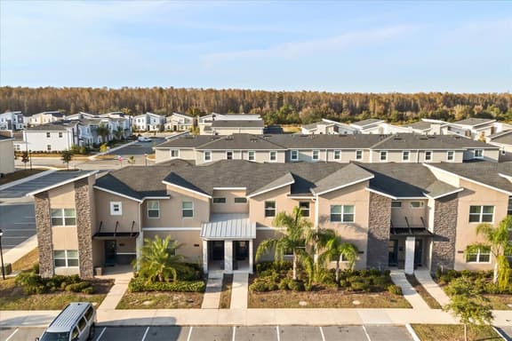 4 Bedrooms/ 3 Bathrooms/ Storey Lake (2952 PS)