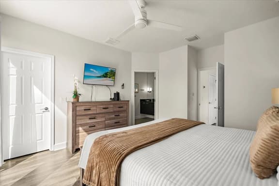 3 Bedrooms/ 3 Bathrooms/ The Retreat (1517RC)
