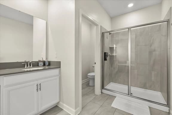 5 Bedrooms / 5 Bathrooms / Storey Lake (2762BD)