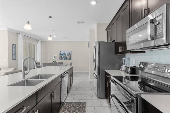 4 Bedrooms/3 Bathrooms/ Storey Lake (2885SS)