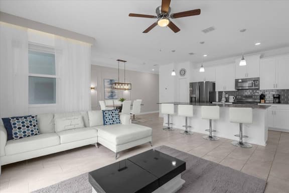 4 Bedrooms/ 3 Bathrooms/ Storey Lake (2949 SS)