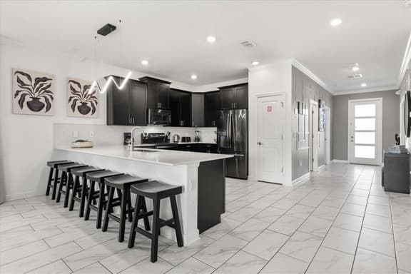 8 Bedrooms/ 5 Bathrooms/ Storey Lake (2770 OW)