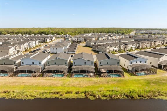 9 Bedrooms / 5 Bathrooms / Storey Lake (2980PL)