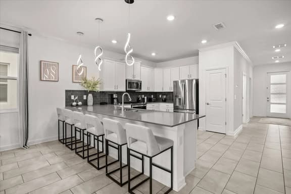 8 Bedrooms / 5 Bathrooms / Storey Lake (4165PD)