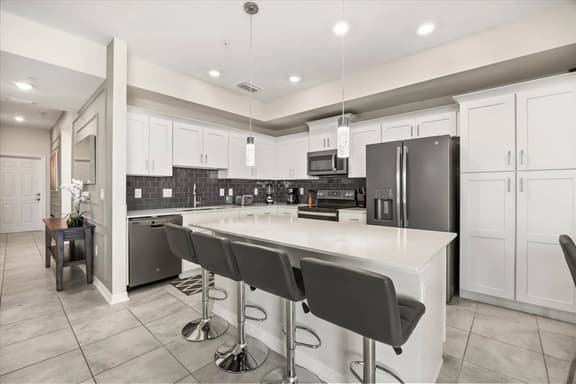 3 Bedrooms / 2 Bathrooms / Storey Lake (3131-406)