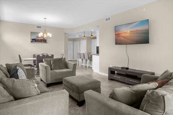 3 Bedrooms/ 2 Bathrooms/ Storey Lake (3120-208 PC)